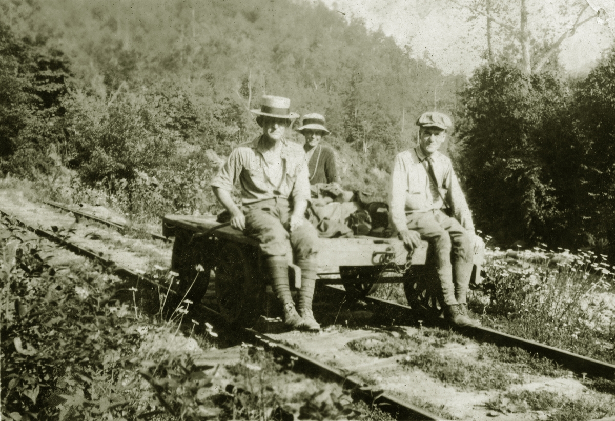 Harry Ijams and friends in the Smokies, 1920s (Ijams family collection)