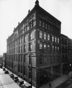 Deaver Dry Goods building, 1930s,. Cal John son Building on the left. (McClung Historical Collection)