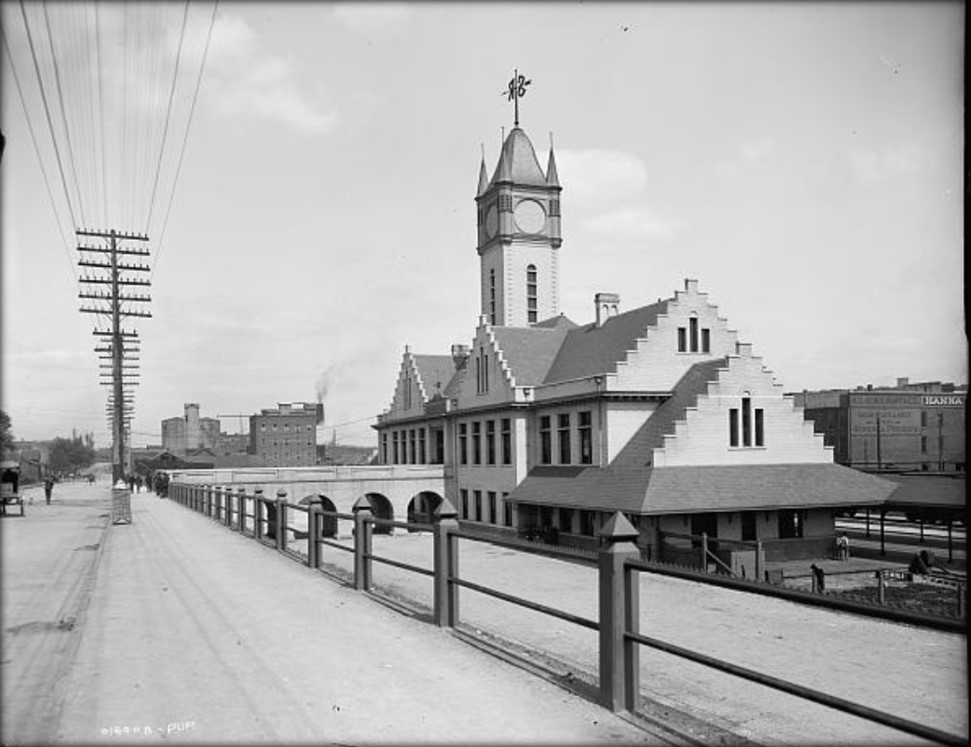 The Southern Station nearing completion in 1903. (Library of Congress) 