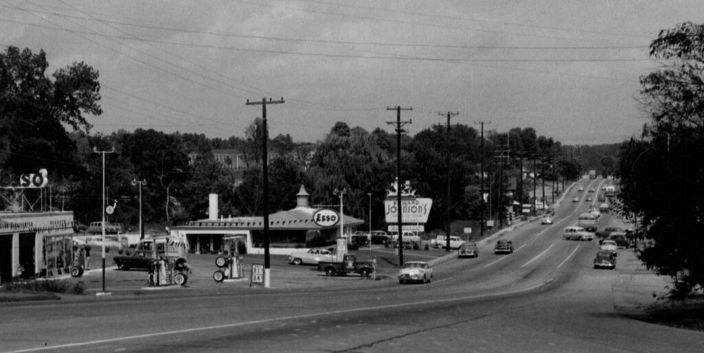 Looking east on Bearden Hill in the late 1950s towards Howard Johnson's restaurant. (Courtesy of Laura Nutzell)