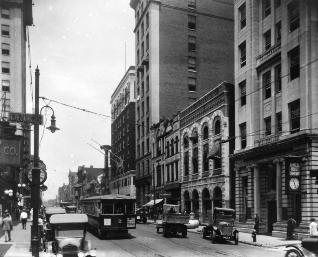 Looking north on Gay Street towards the Farragut Hotel, 1920s. (McClung Historical Collection)