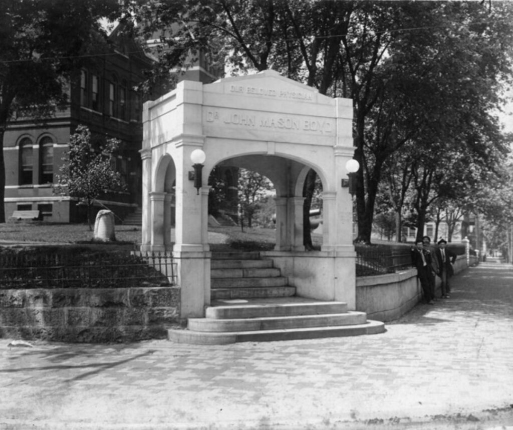John Mason Boyd Memorial Arch on the corner of Gay and Main. (McClung Historical Collection.)