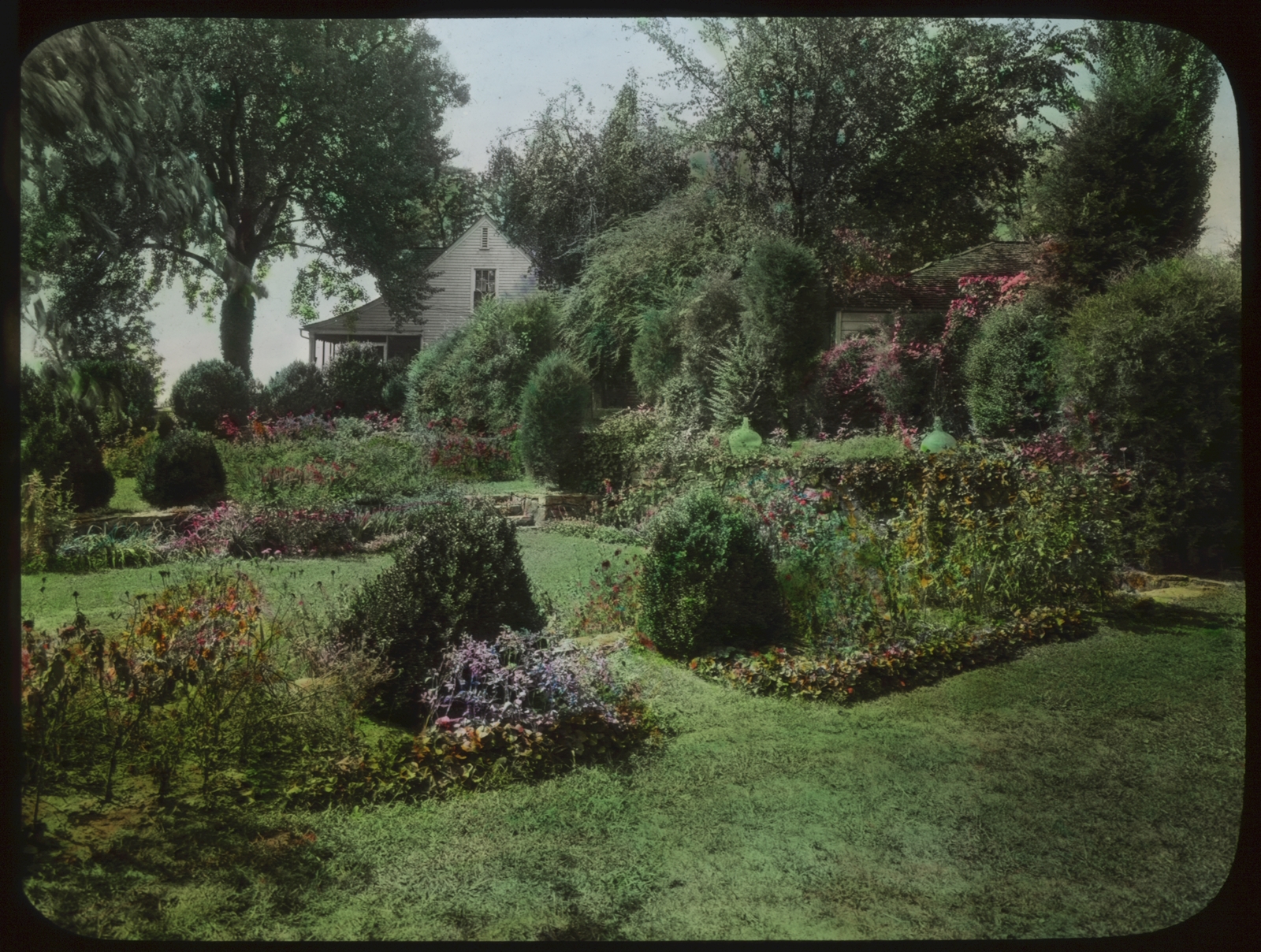 "View of Mrs. Chapman’s Garden” – a rare glimpse in color of the gardens at Annandale, 1930s. (Knoxville Garden Club Slides, University of Tennessee Libraries.)